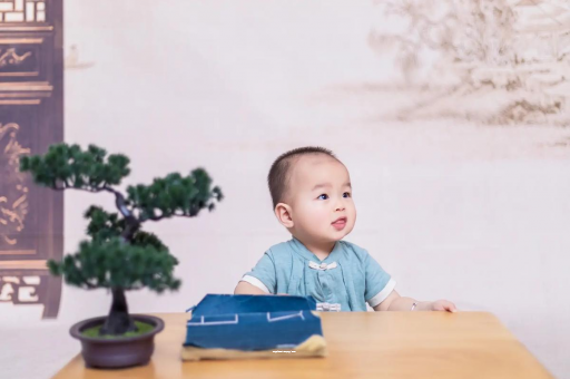 湘潭怀孕肚子中间凹两边凸